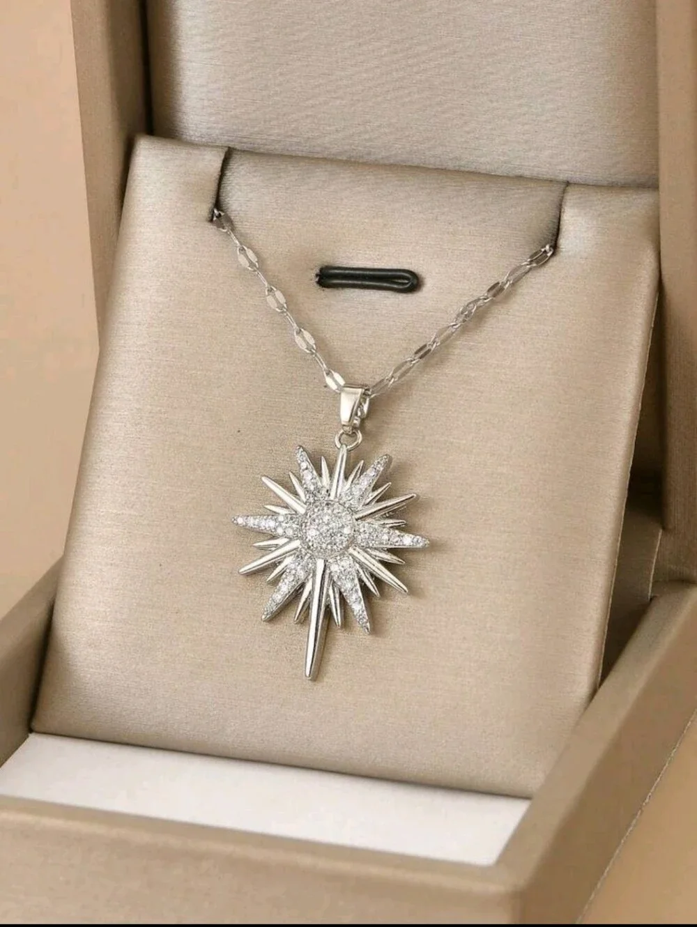 BRAND NEW ** Silver Starburst Pendant Necklace